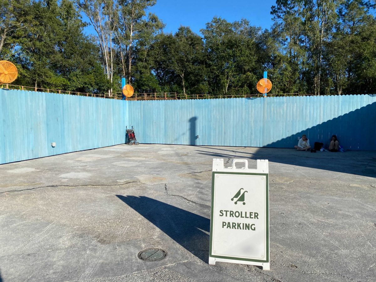 dinoland-stroller-parking-1-9082556