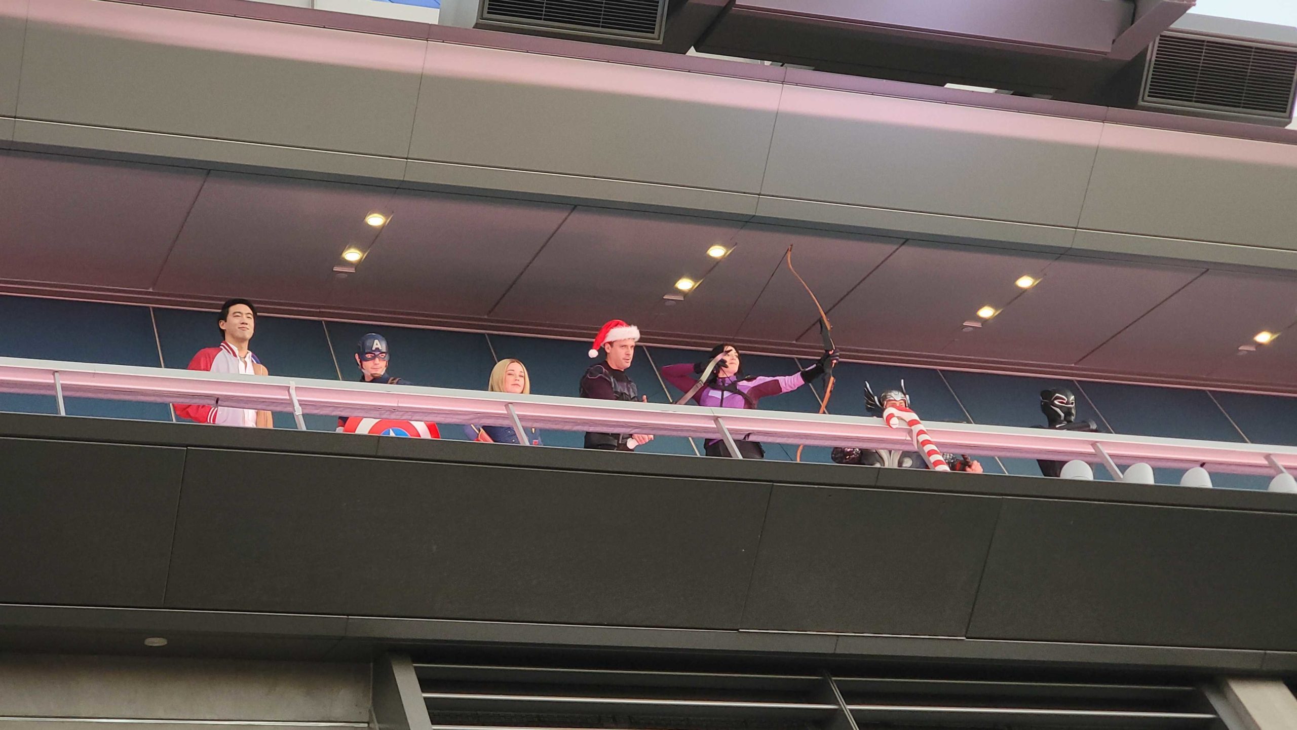 hawkeye-christmas-show-avengers-campus-5374711