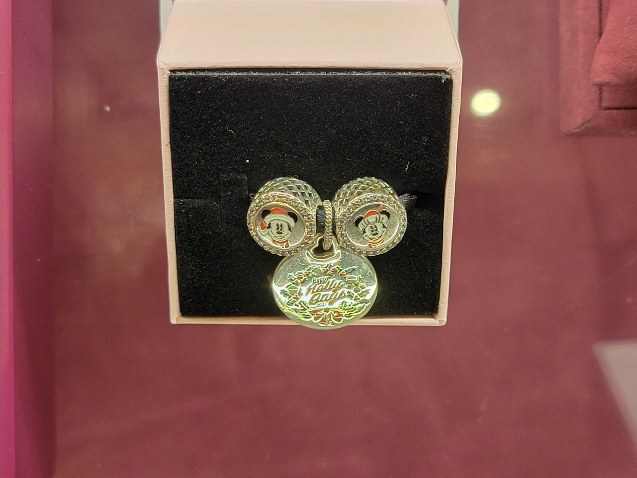 holly-days-pandora-charm-084541-8334767