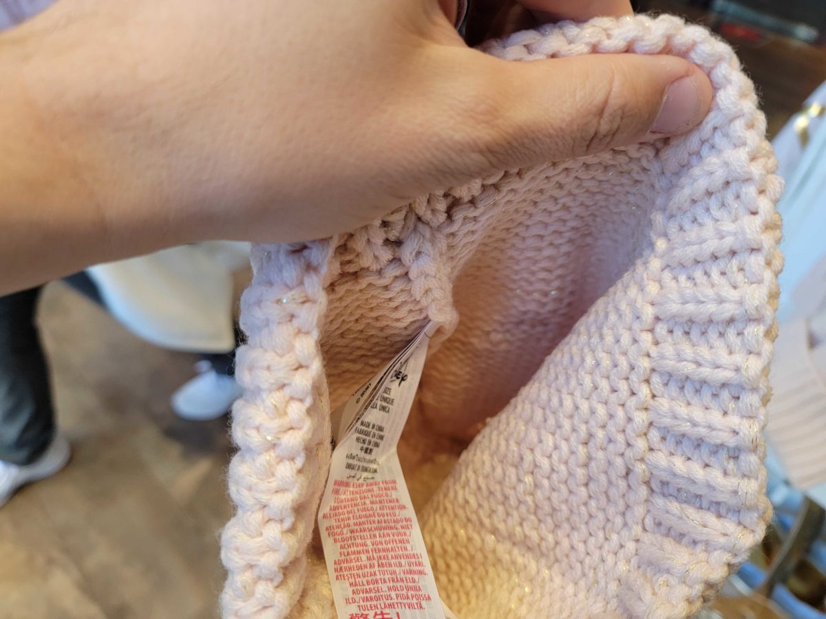 pink-sweater_134929-7315990