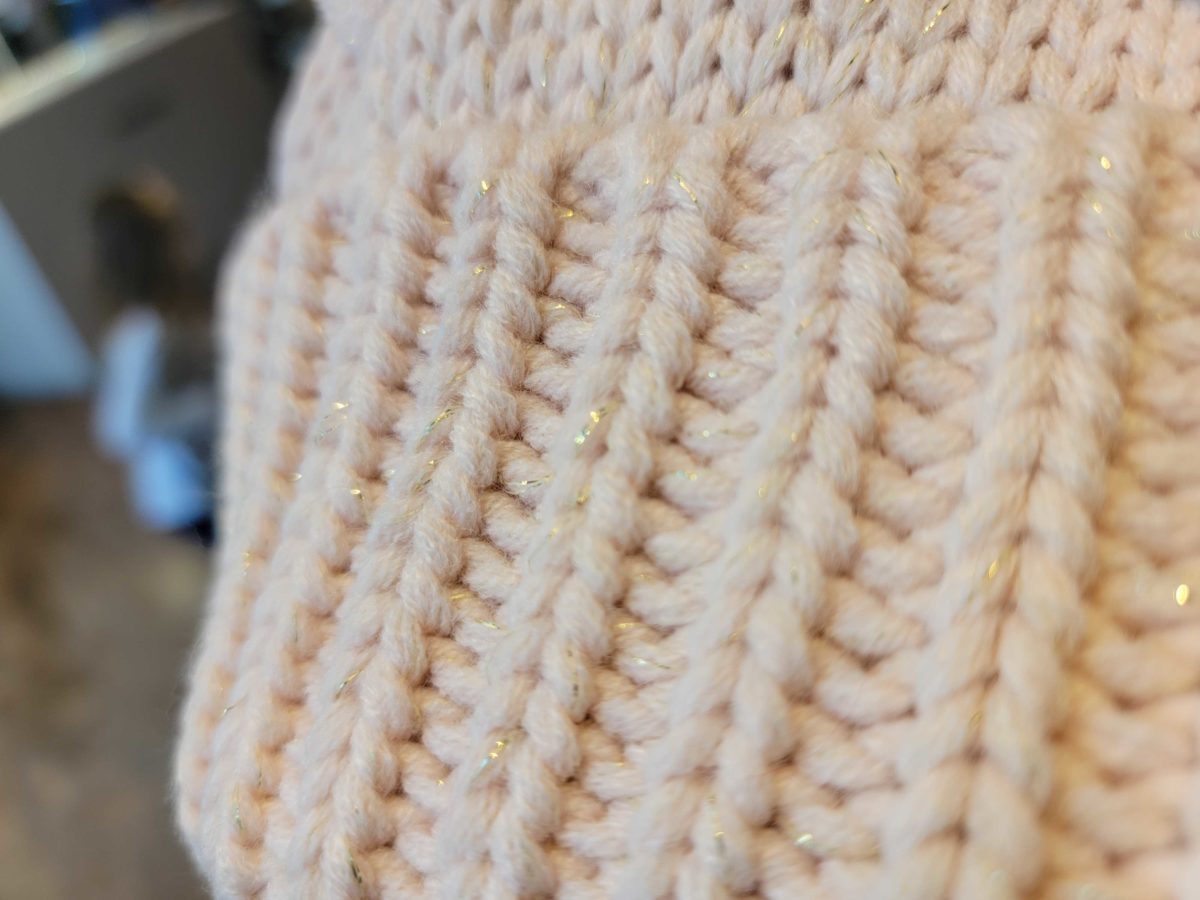 pink-sweater_134932-1365199