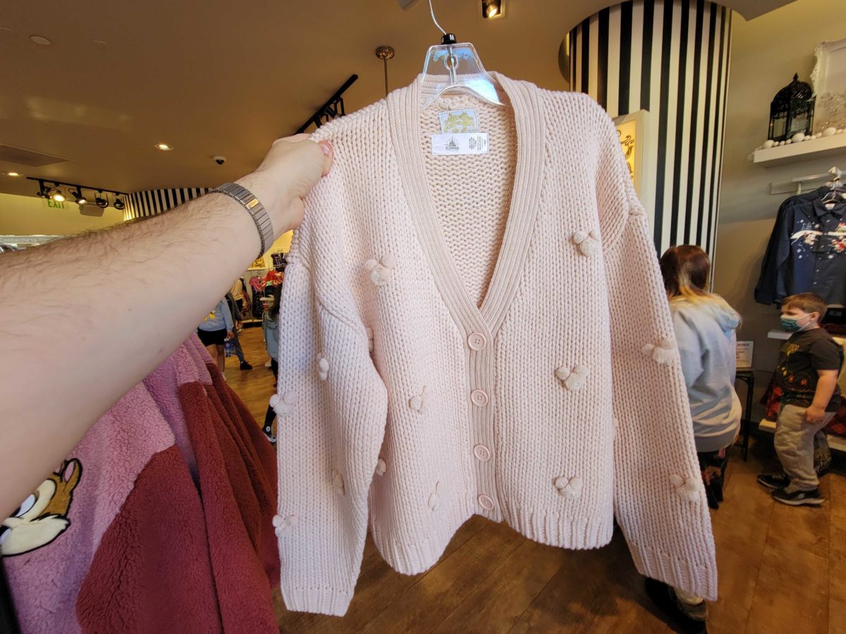 pink-sweater_135051-1485717