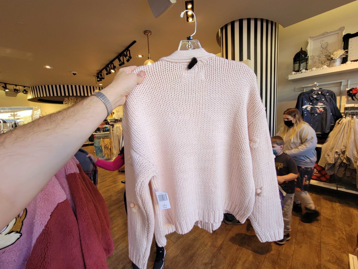 pink-sweater_135106-7426498