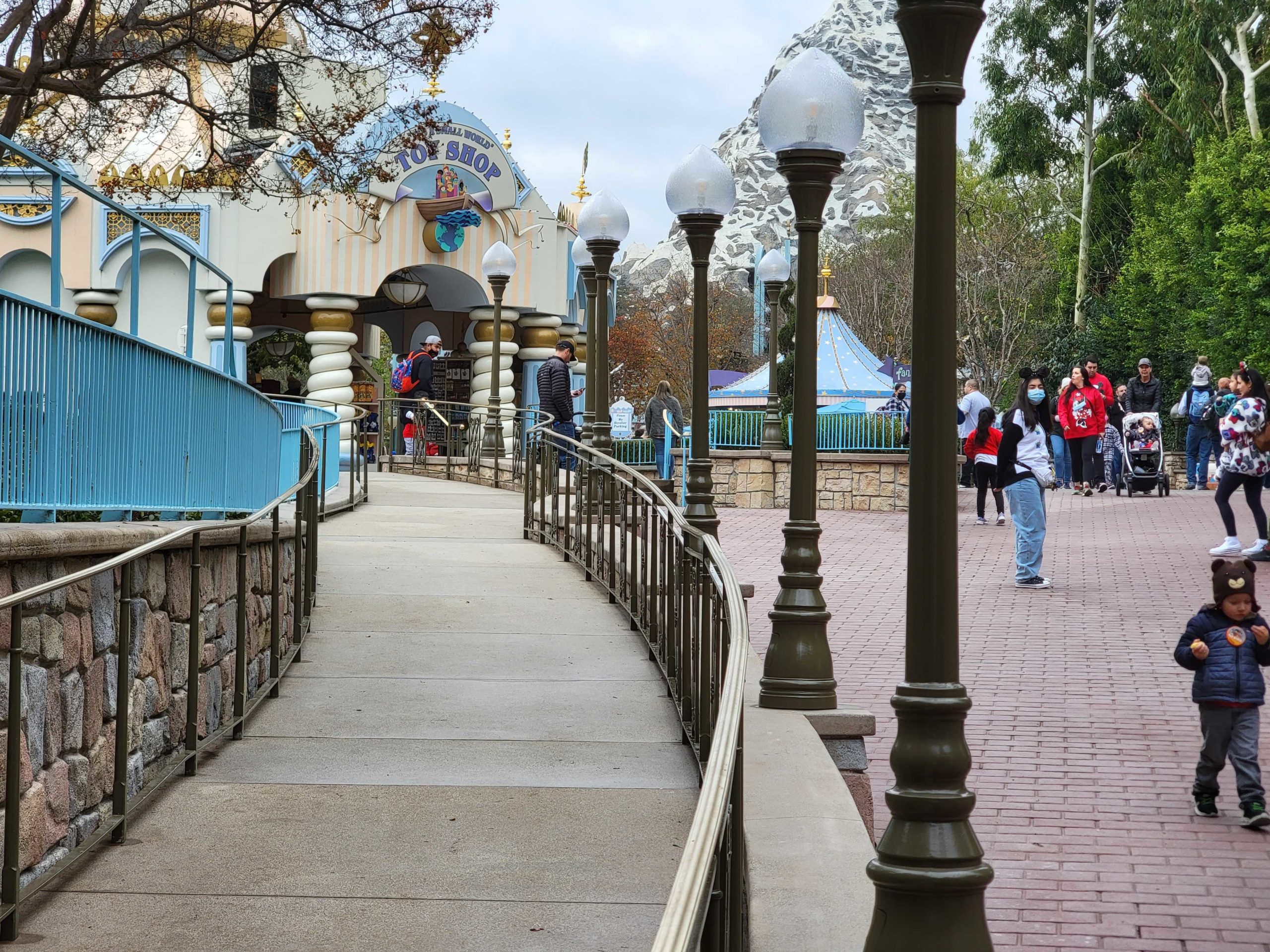 small-world-mall-walls-down-17