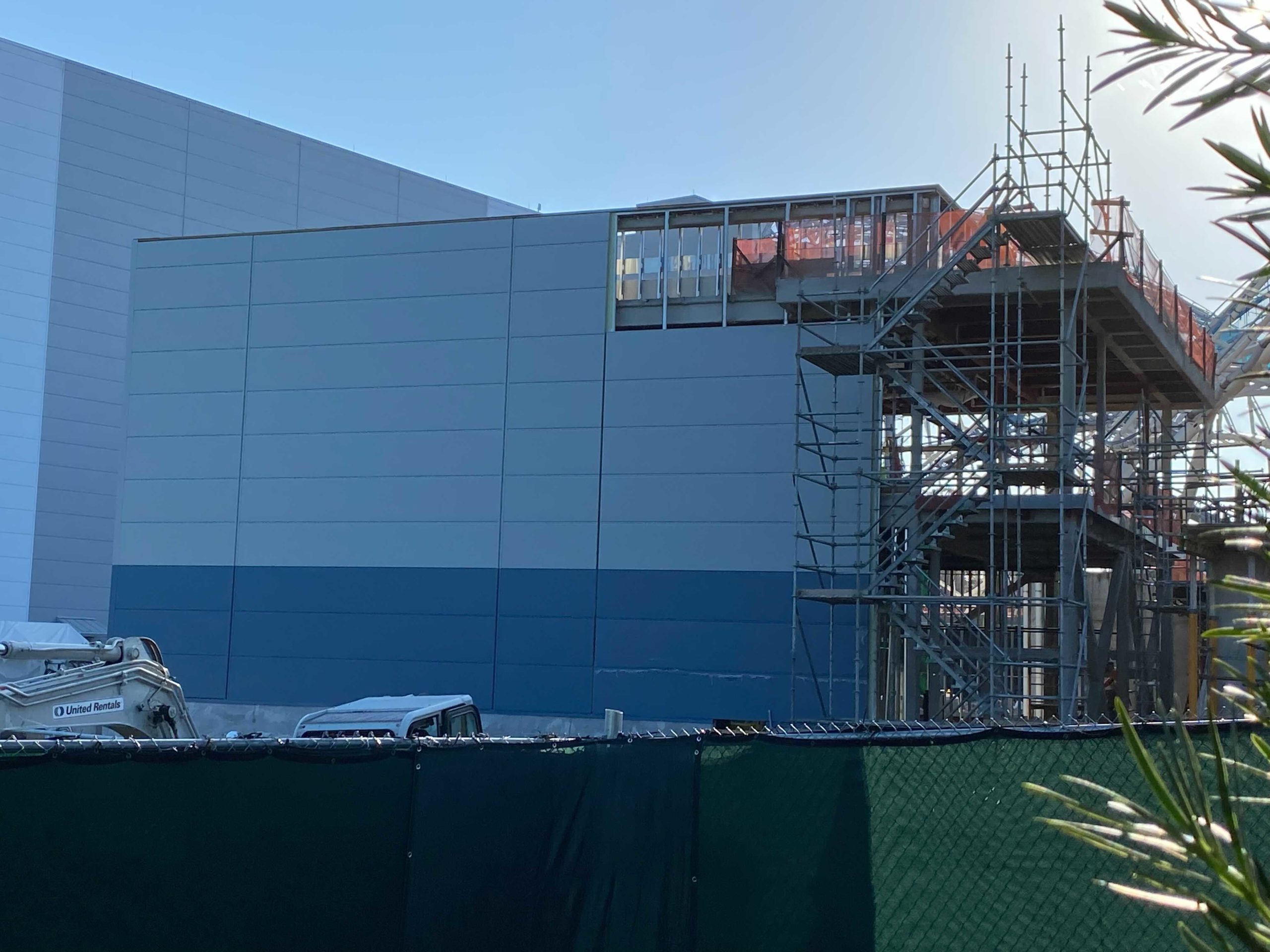 tron-lightcycle-run-construction-12-13-21-9