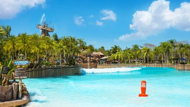 typhoon-lagoon-surf-pool-gallery06-b-8189363