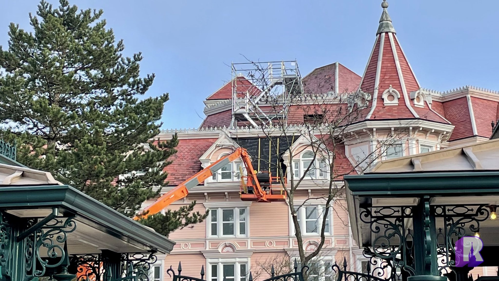 disneyland-hotel-refurb-6792302