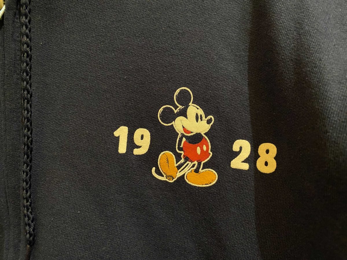 merchroundup010622_25