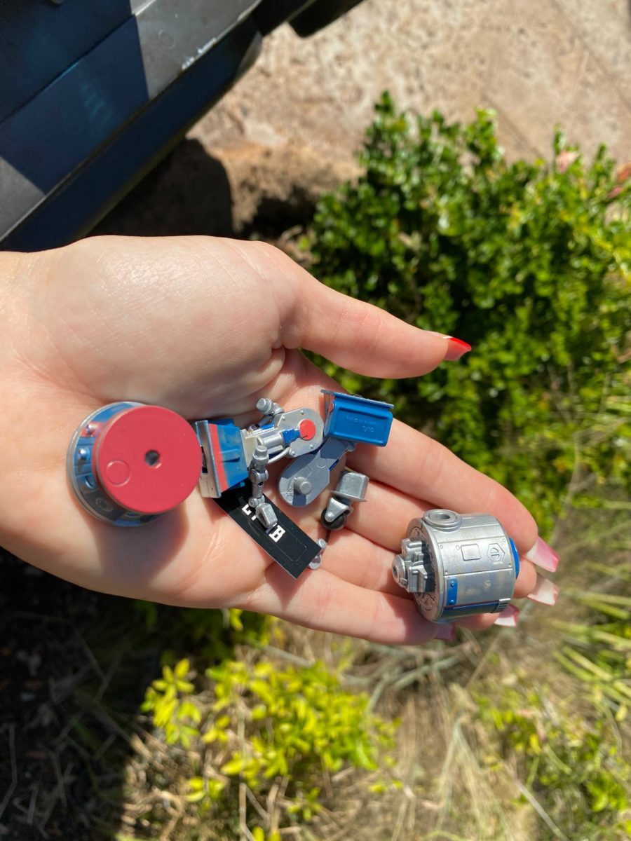 wdw-droid-factory-mystery-crate-action-figures-12-8936253