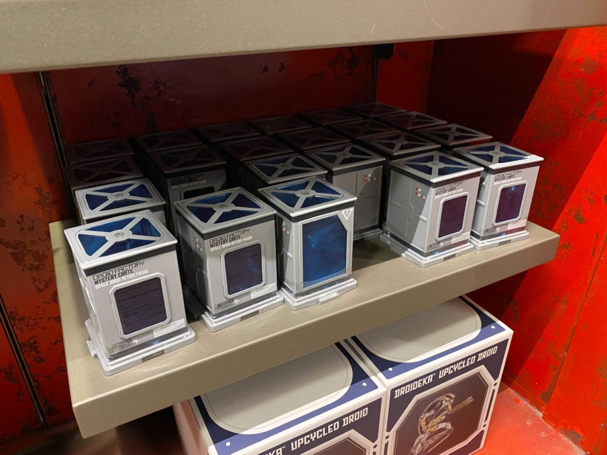 wdw-droid-factory-mystery-crate-action-figures-2-2769674