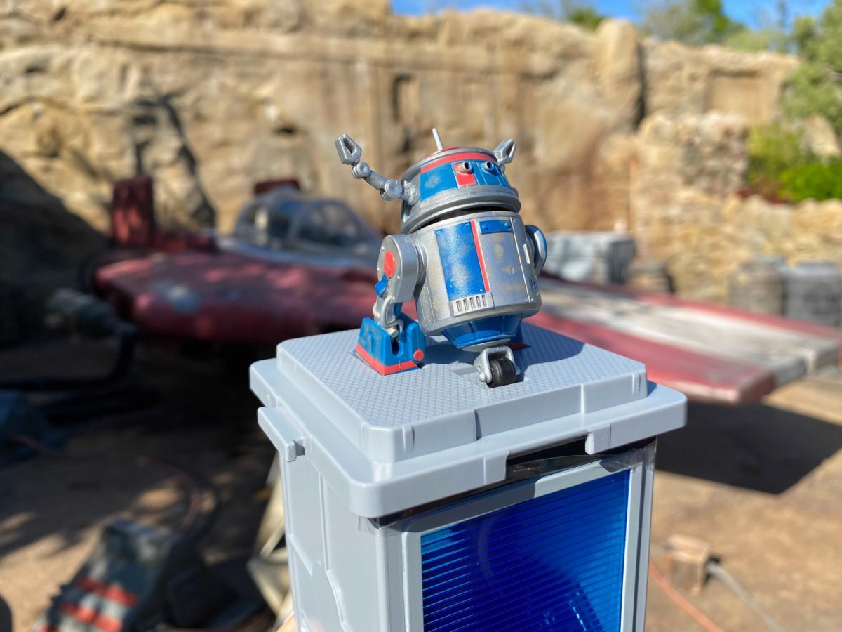 wdw-droid-factory-mystery-crate-action-figures-21-3882127