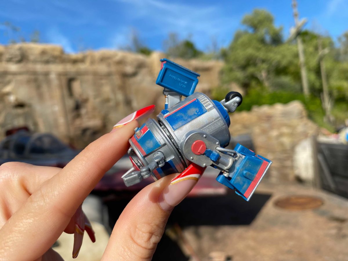 wdw-droid-factory-mystery-crate-action-figures-30-8128539