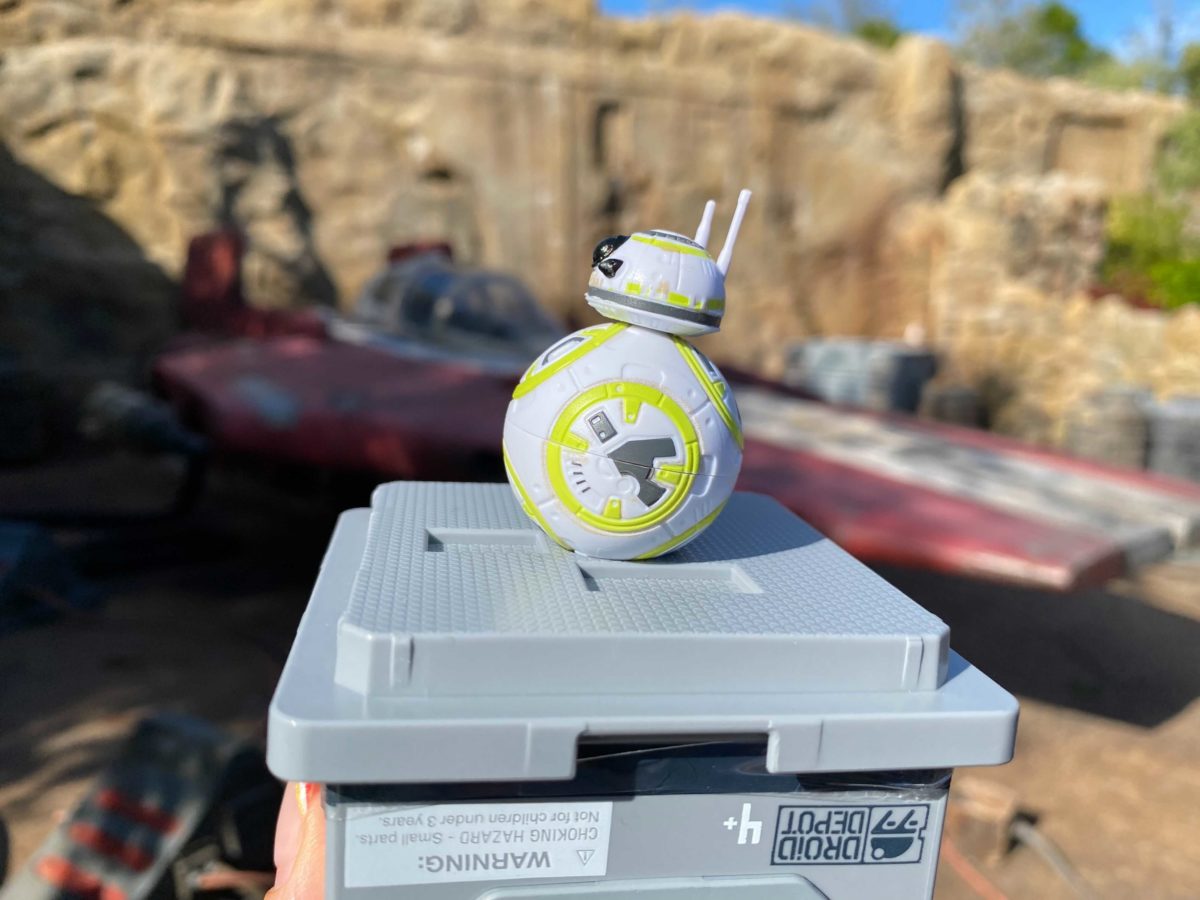 wdw-droid-factory-mystery-crate-action-figures-40-2576351