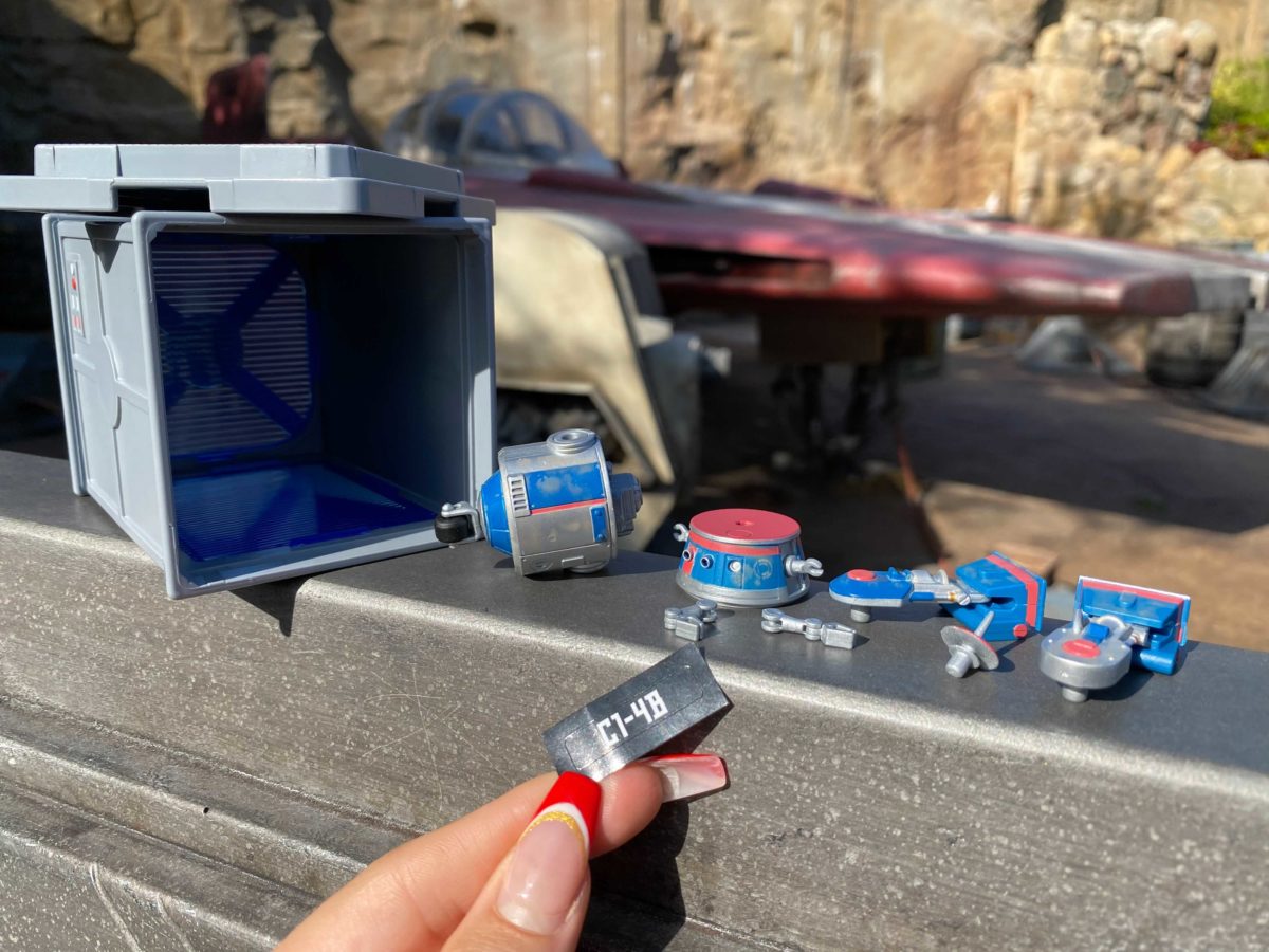 wdw-droid-factory-mystery-crate-action-figures-49-2700576