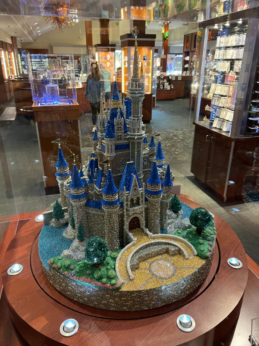 cinderella-castle-statuette-6-2725468