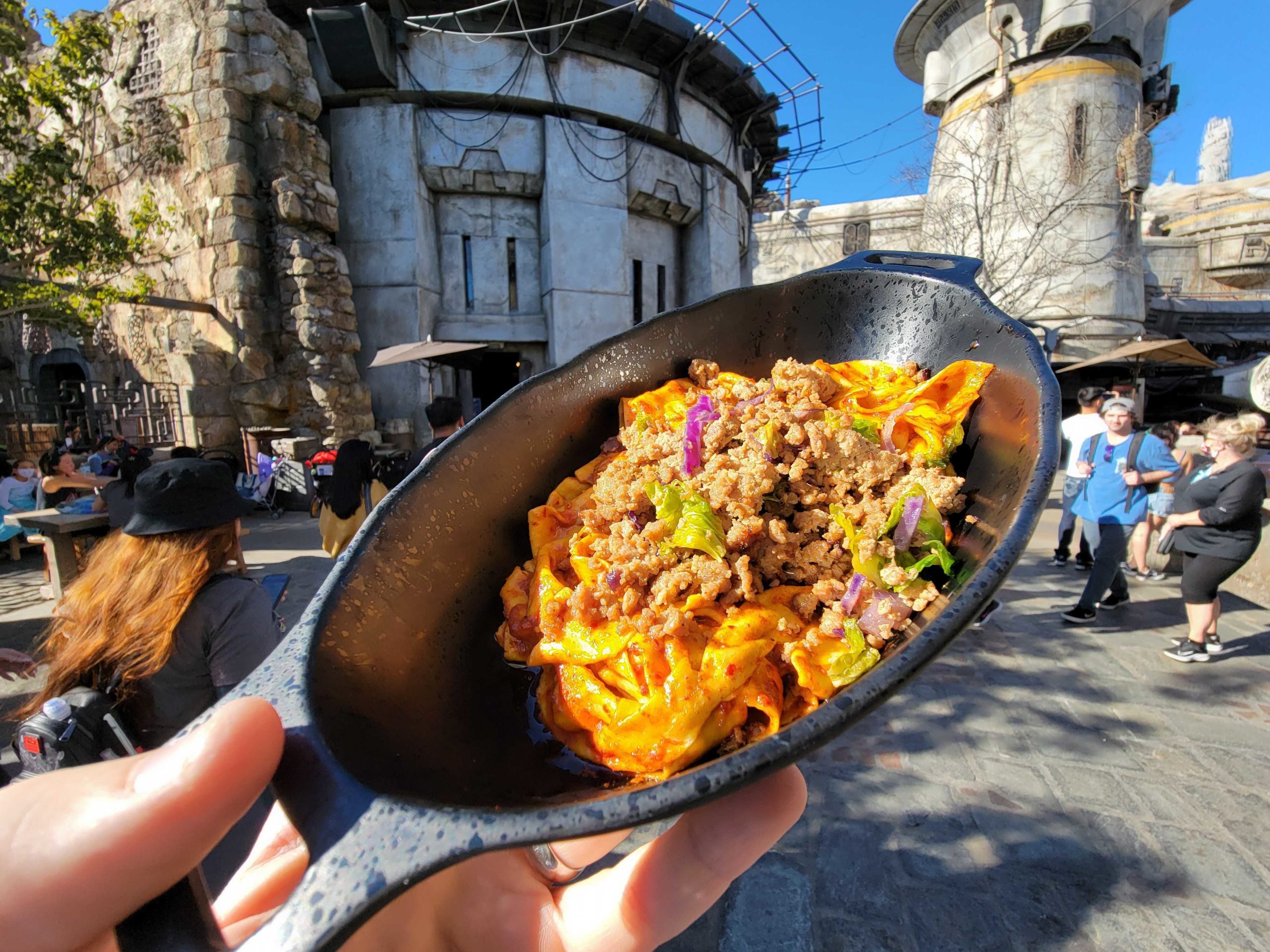 dewback-chili-noodles_134444-2082288