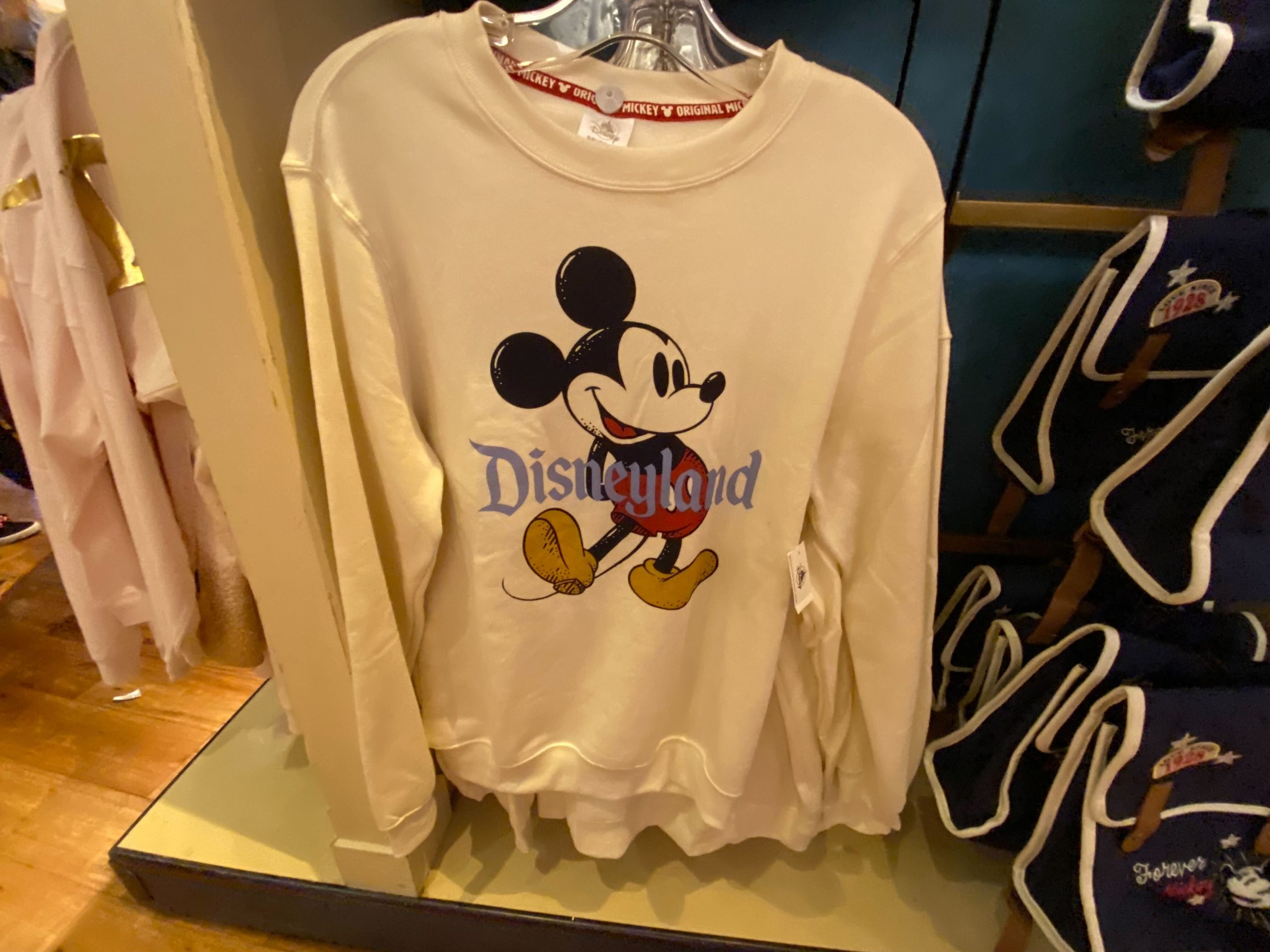 mickey-sweater-3-9528288
