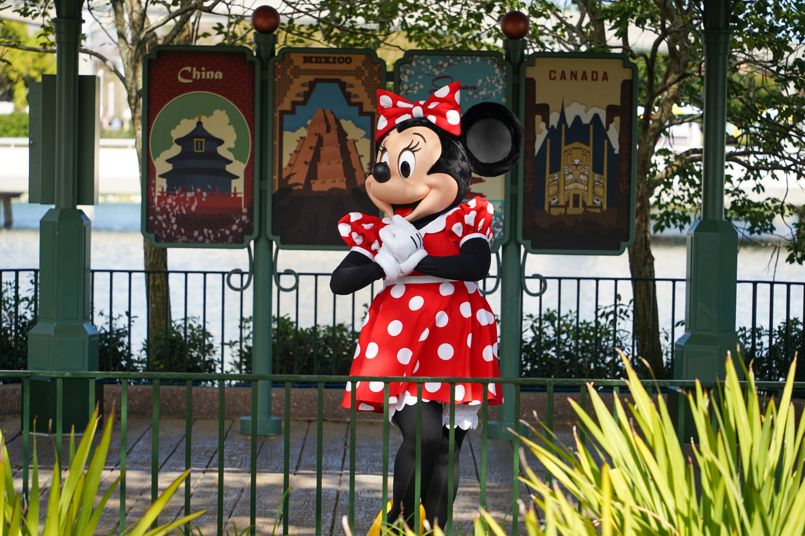 minnie-mouse-gazebo-1-6693604