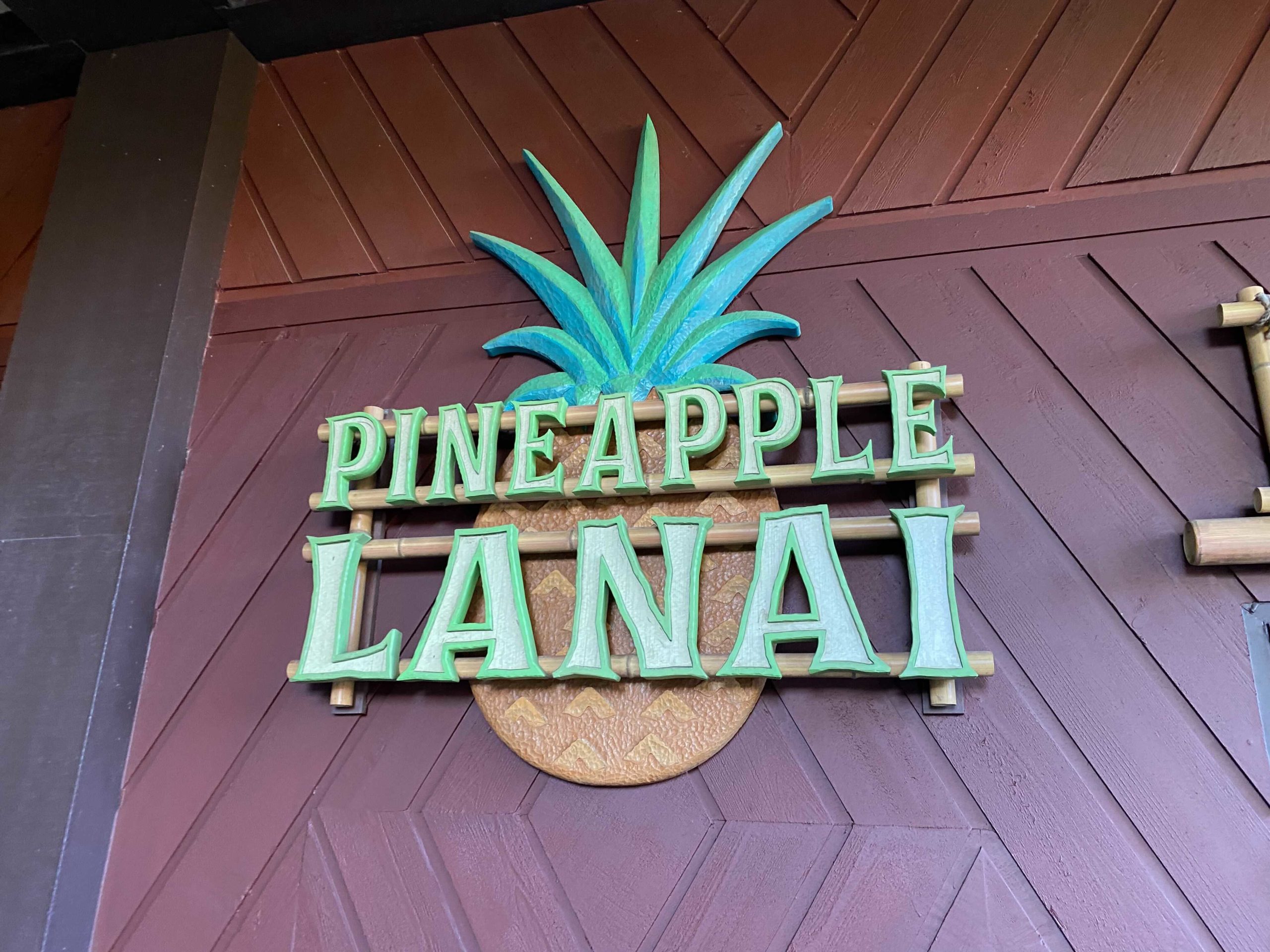rundisney-blue-hawaiian-float-pineapple-lanai-2-5358918