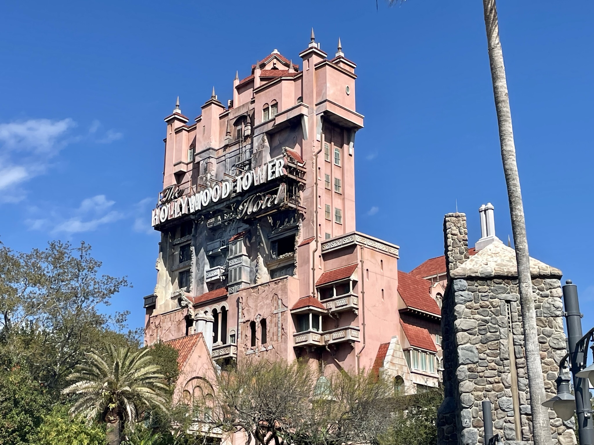 The-hollywood-tower-hotel