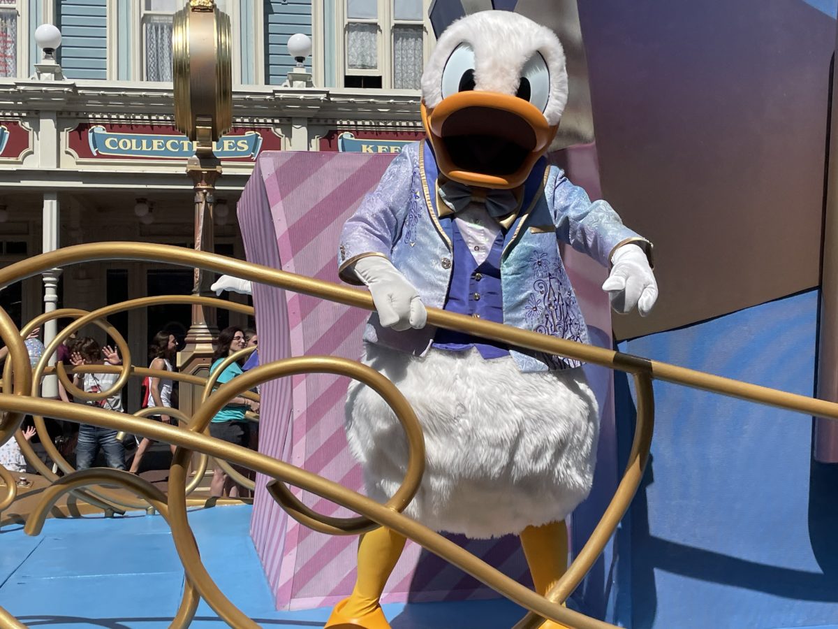 Donald Duck mickey’s celebration cavalcade