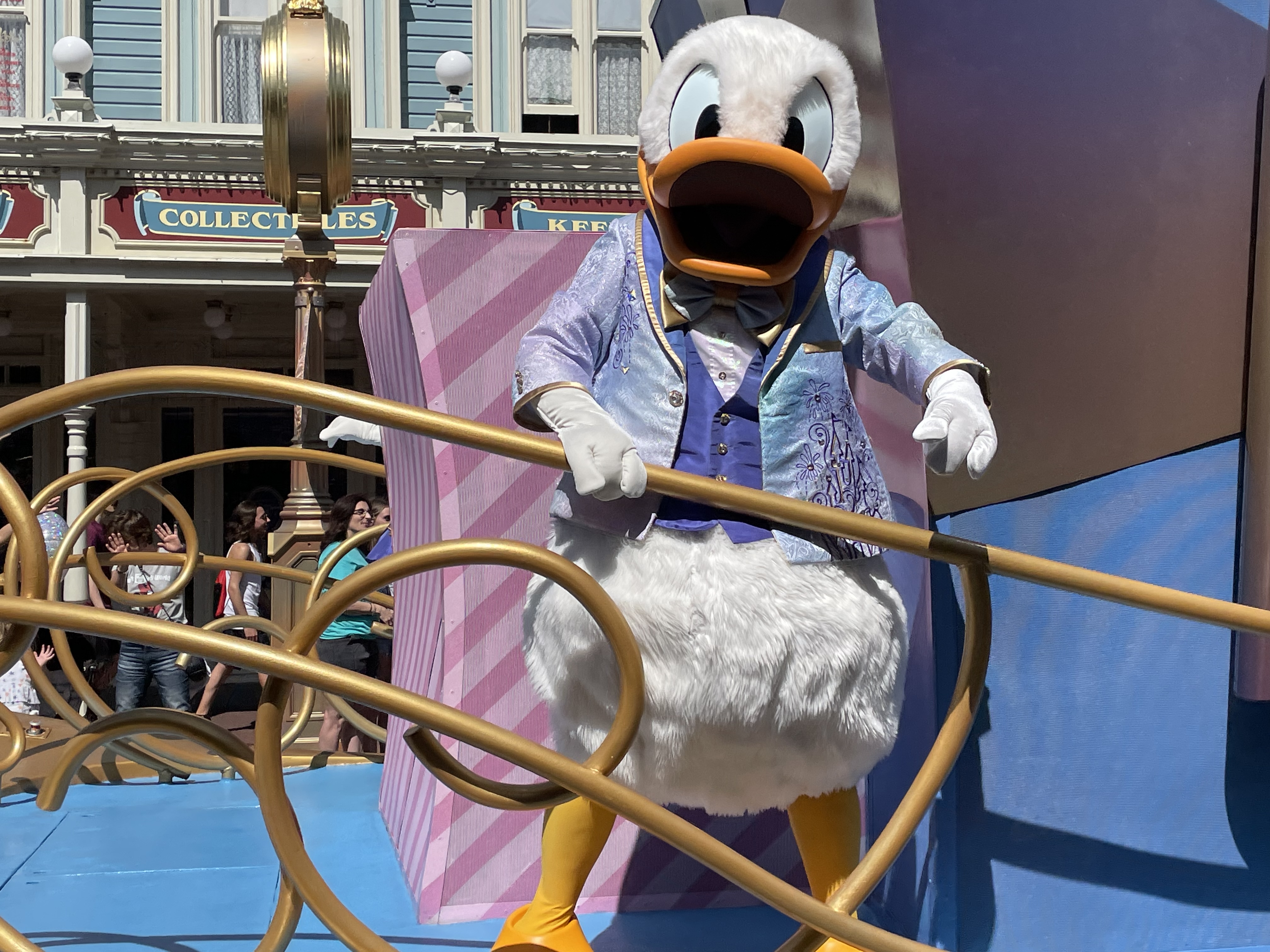 Donald Duck mickey’s celebration cavalcade