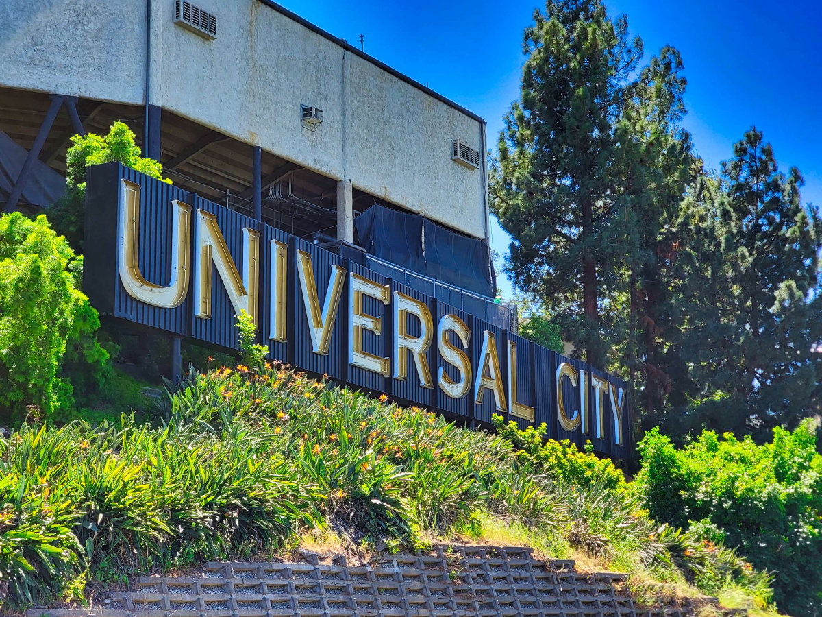 "Universal City" sign