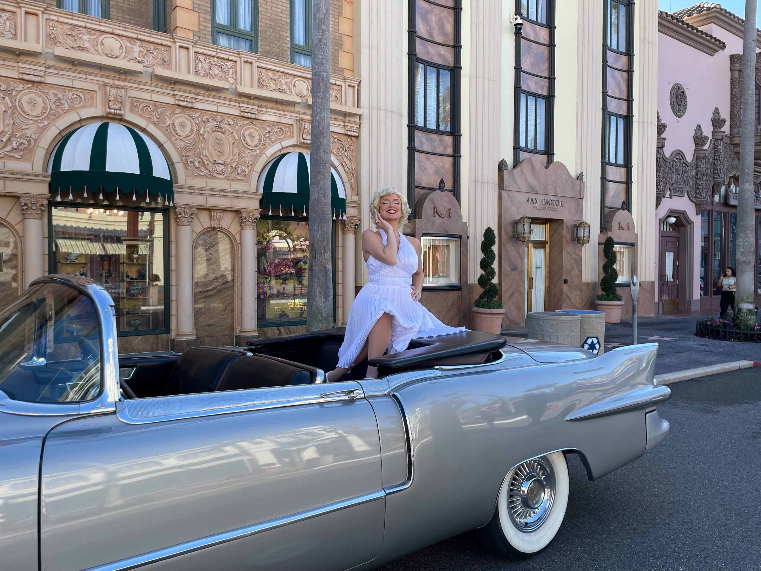 Marilyn Monroe on car in Universal Studios Florida