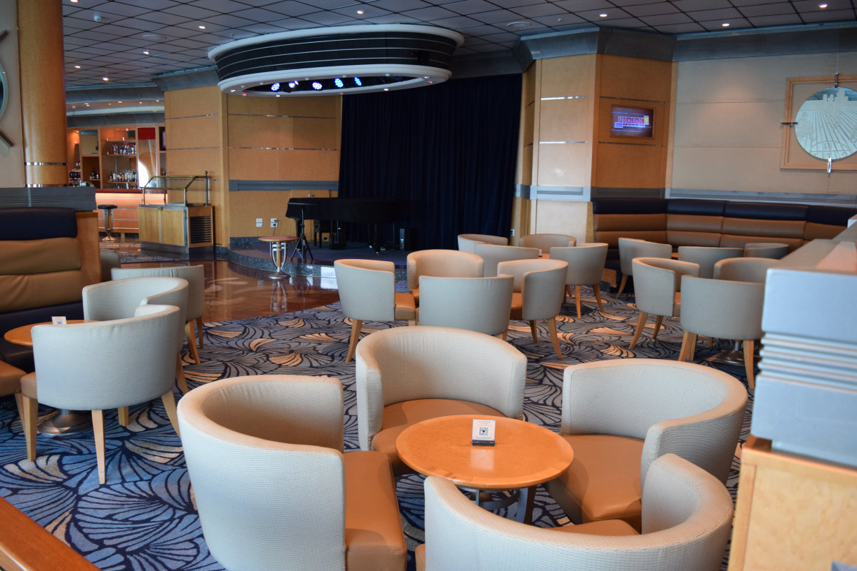 Promenade Lounge chairs and tables