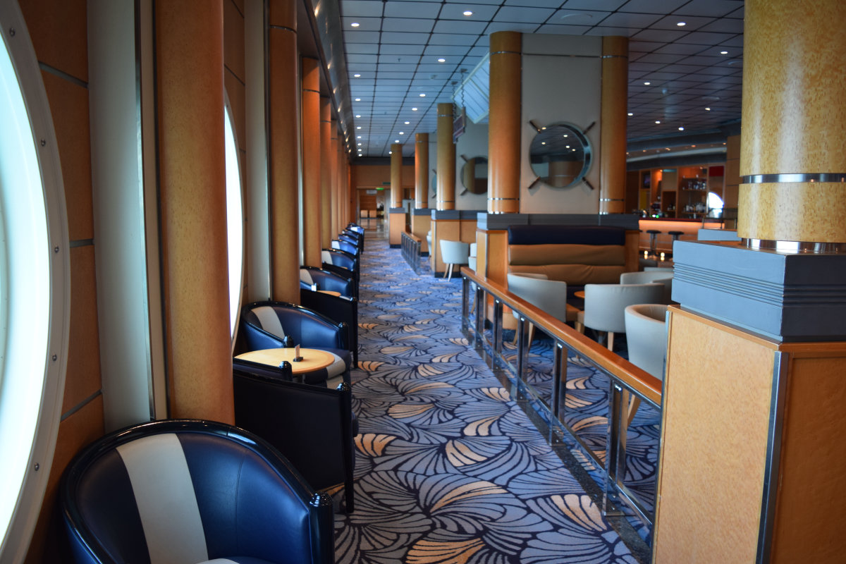 Promenade Lounge hallway