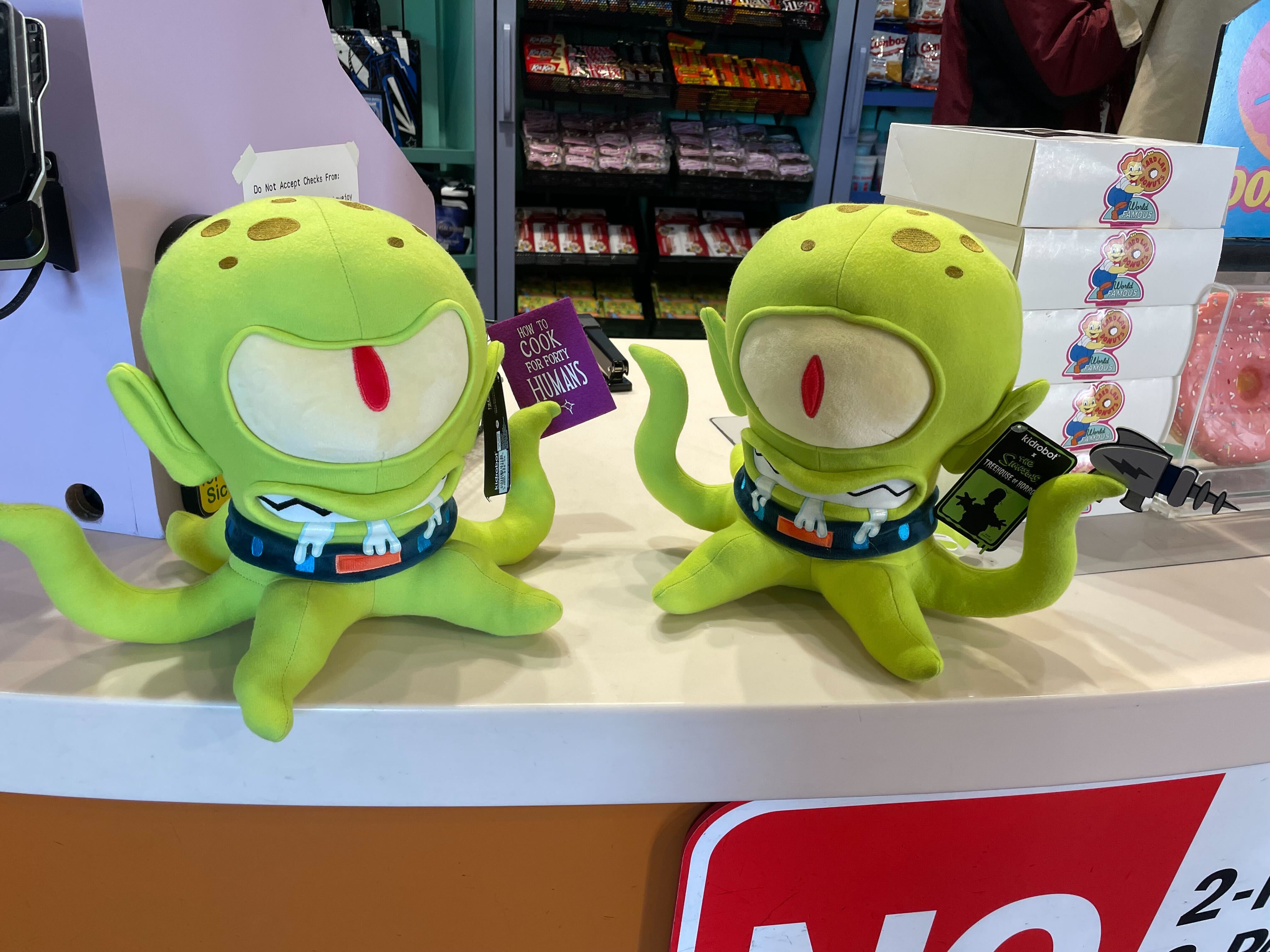 Kang and Kodos Universal Studios Kwik-E-Mart