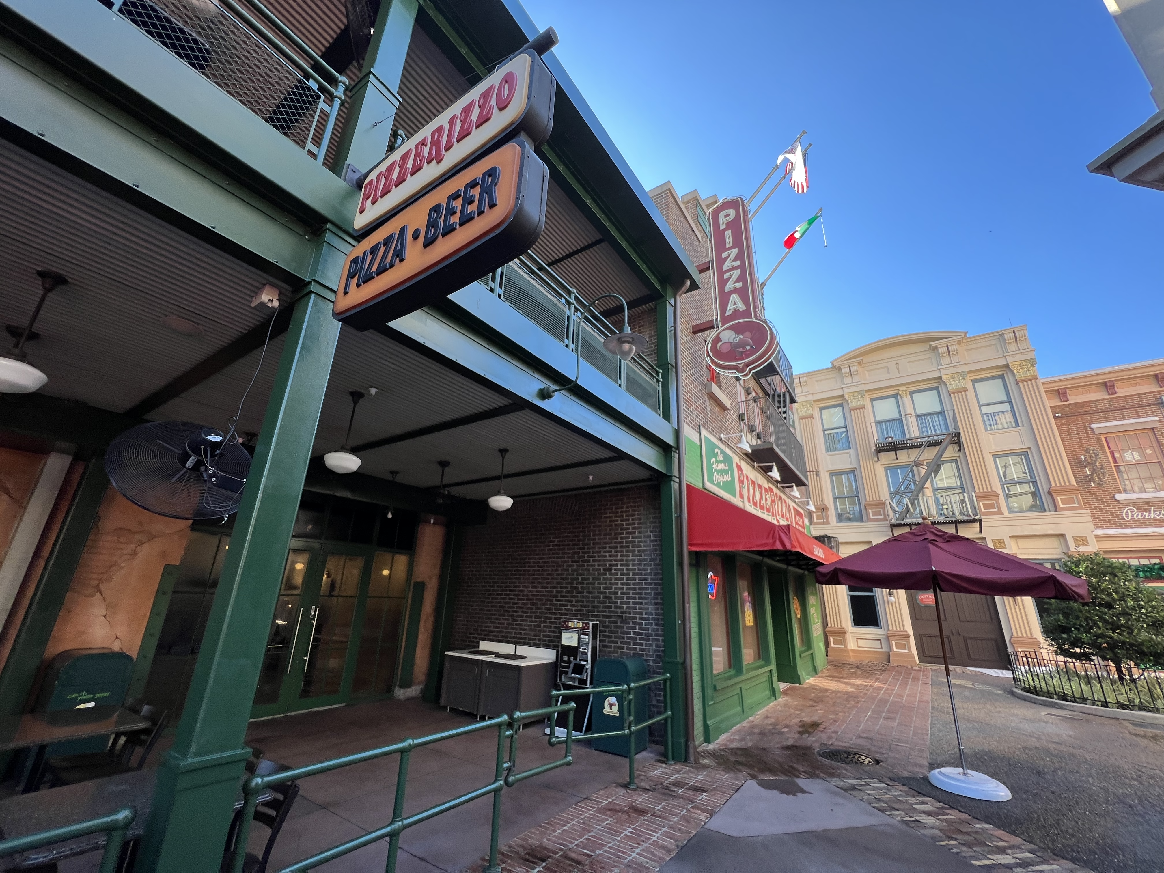 PizzeRizzo exterior at Disney's Hollywood Studios