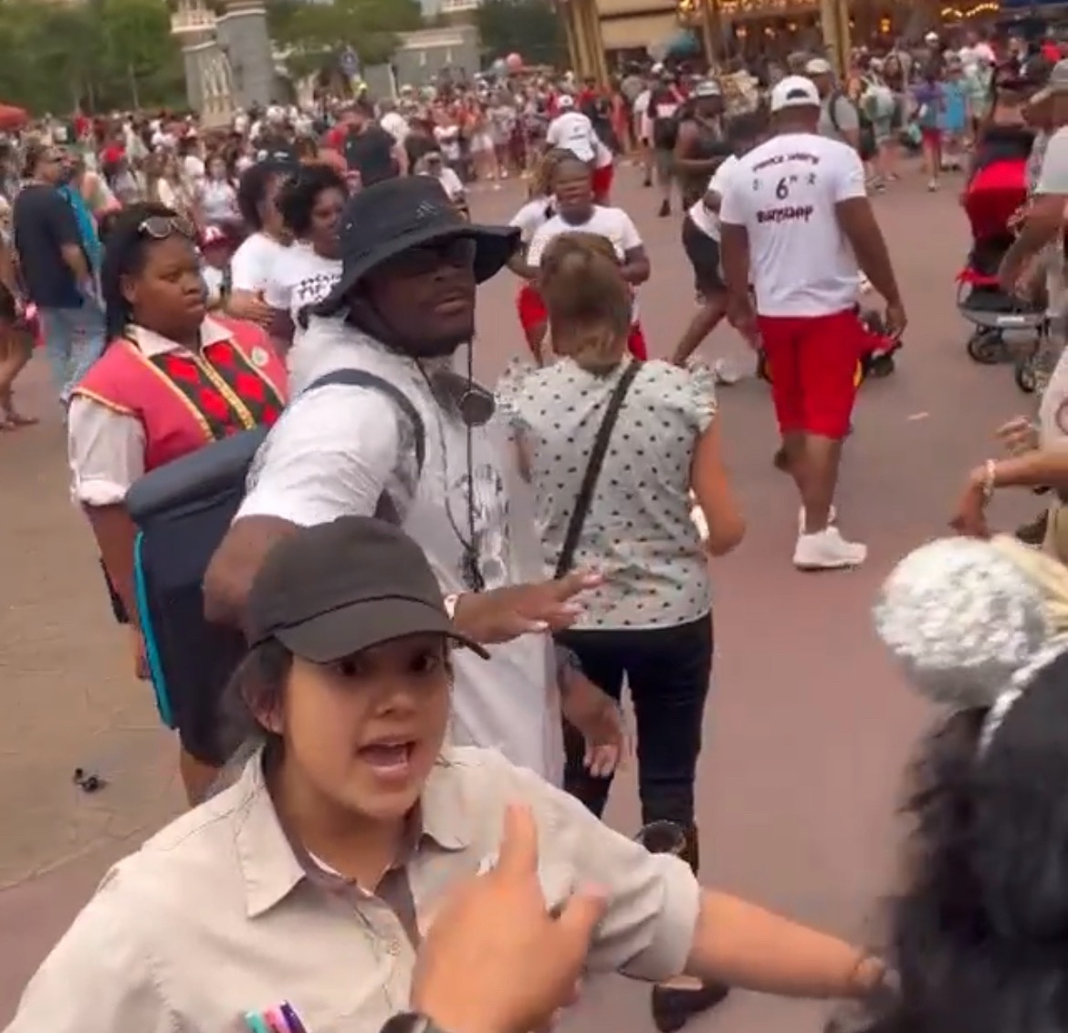 Cast Member and guests during fight at Magic Kingdom