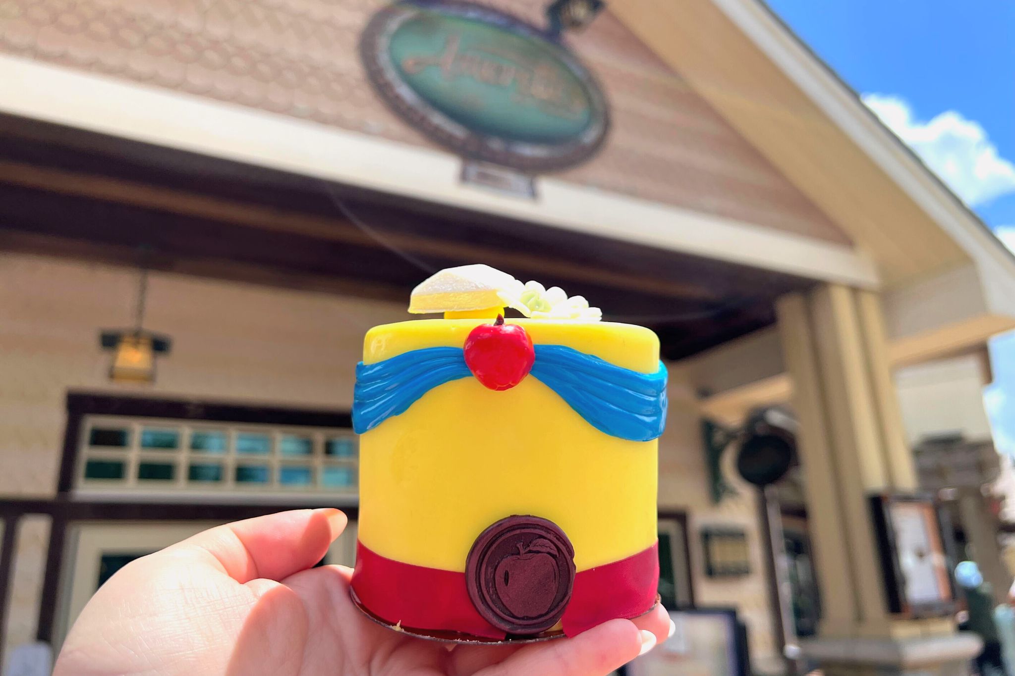 Snow White 85th Anniversary Petit Cake