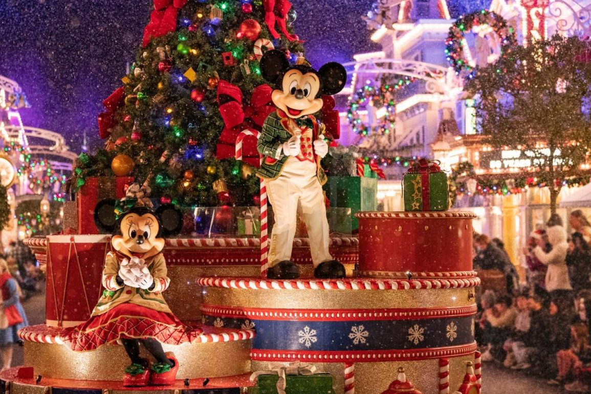 Mickey's Very Merry Christmas Party parade float