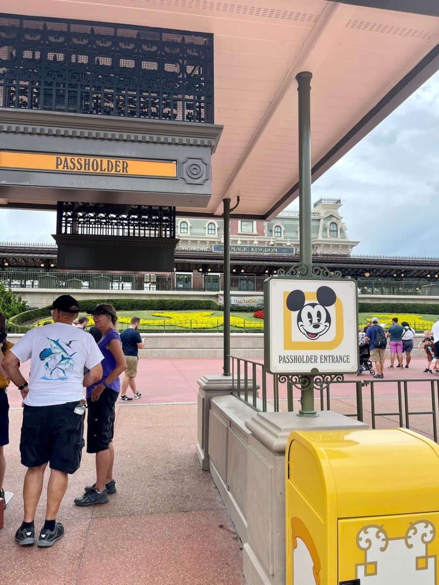passholder entrance side distance