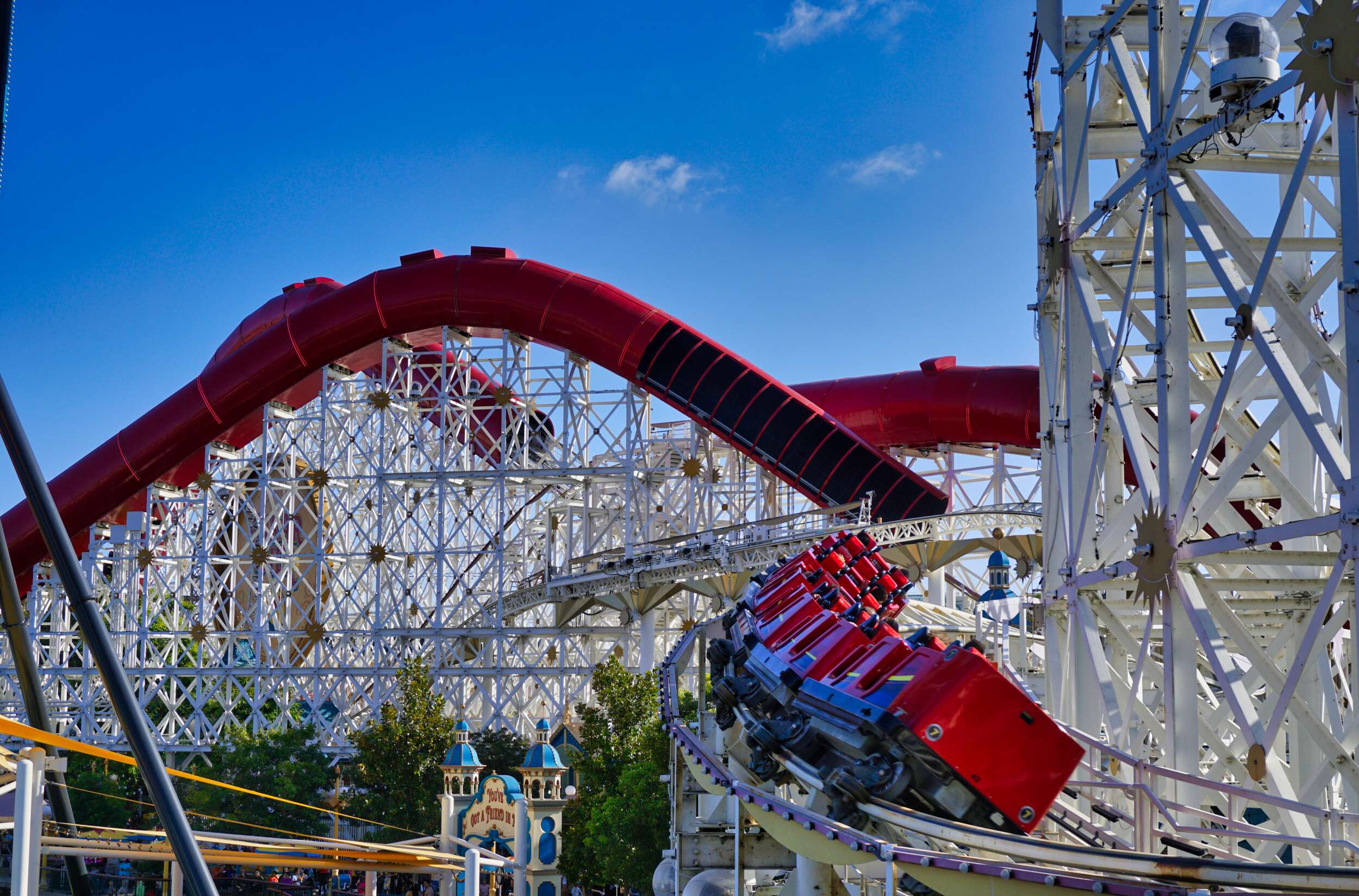 Train on Incredicoaster