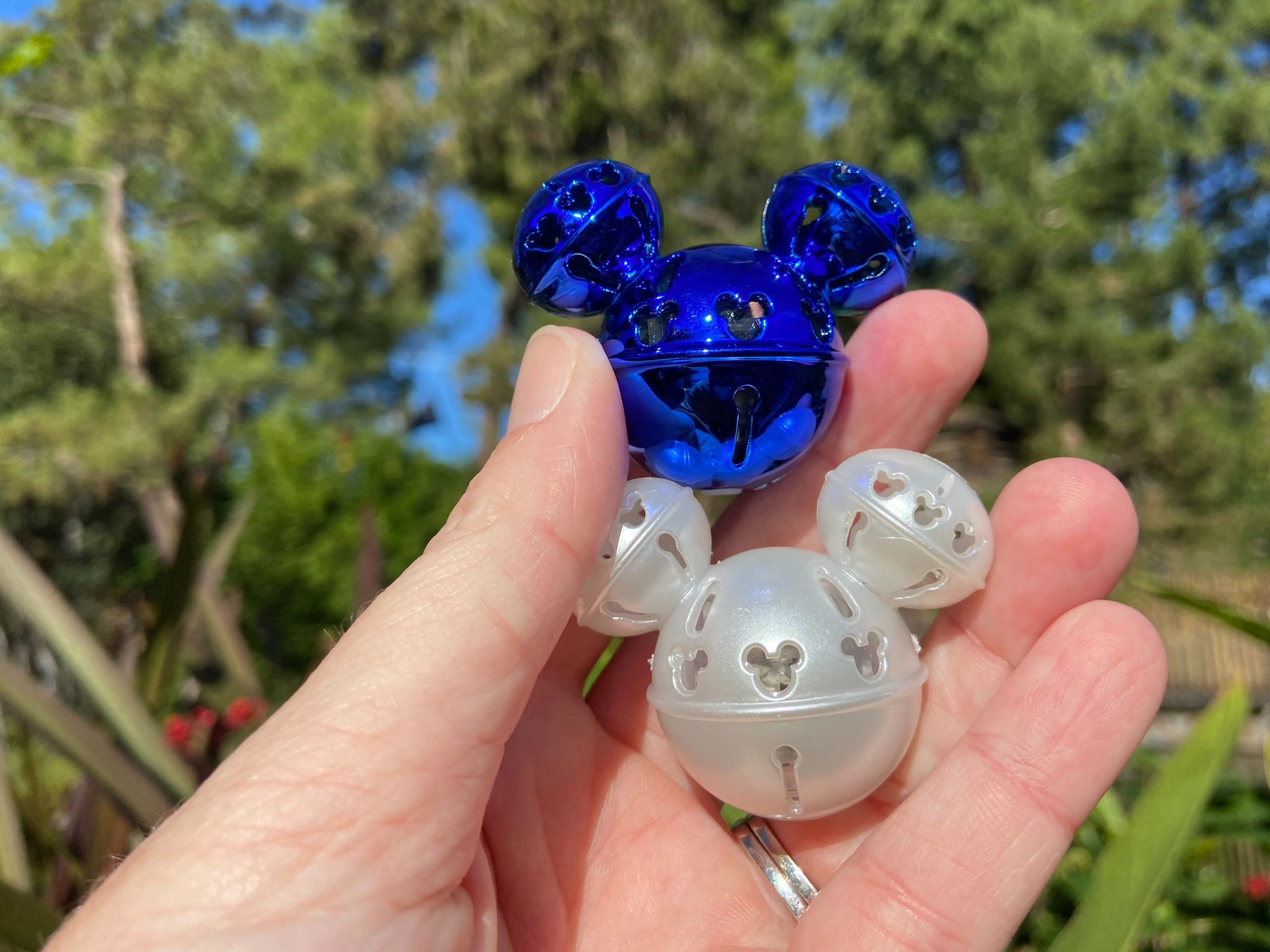 glow-cubes-disneyland-christmas 2