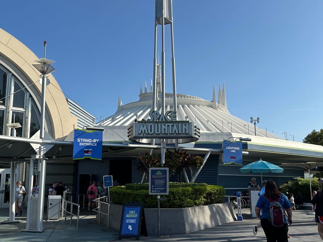 space mountain no phone signage