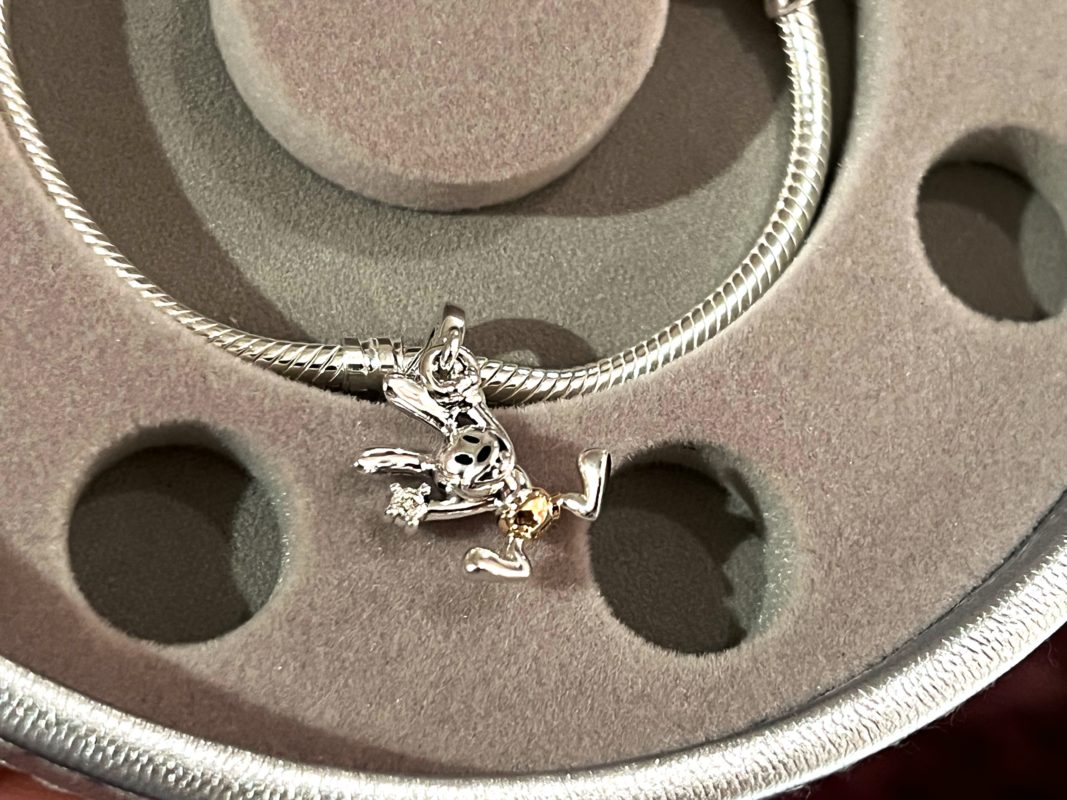 Disney100 pandora charm 28(1)