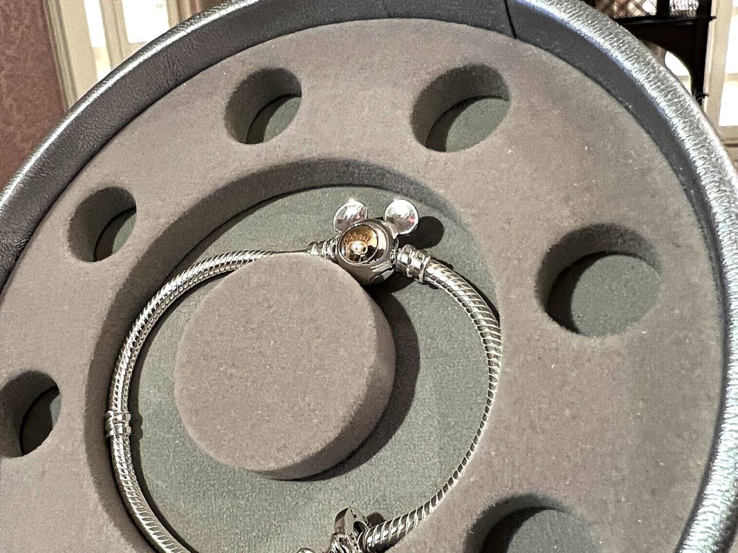 Disney100 pandora charm 29(1)