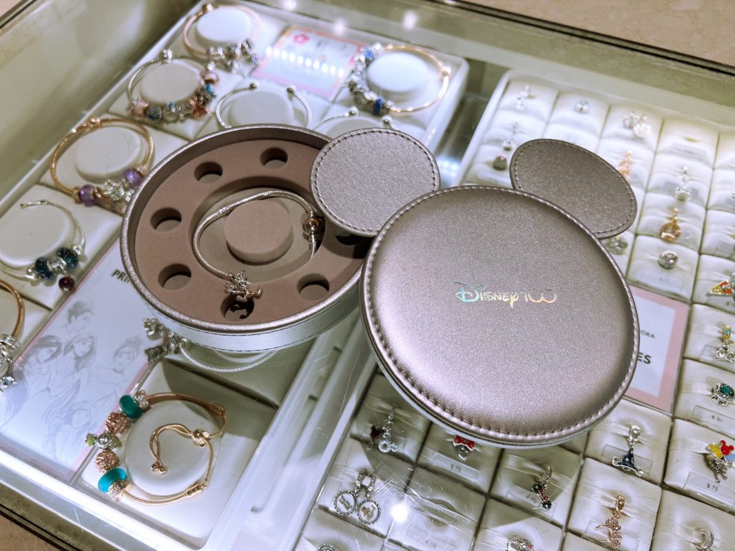 PANDORA Disney ばけ9点セット Disney100 Pandora Charm and Bracelet Now Available at Walt Disney
