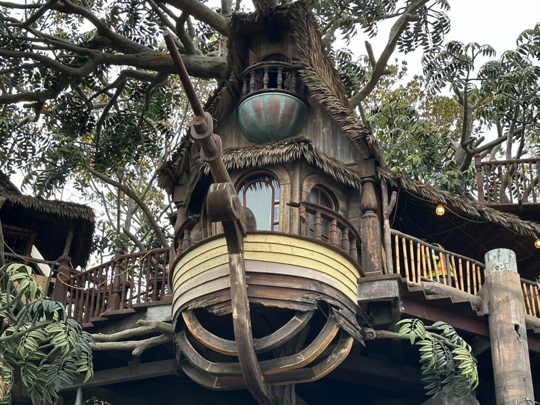 Adventureland treehouse inspired by Swiss family Robinson Disneyland