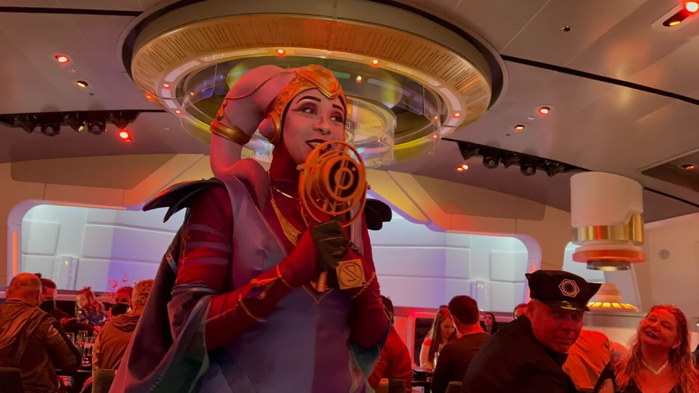 Gaya performing at dinner on Star Wars: Galactic Starcruiser