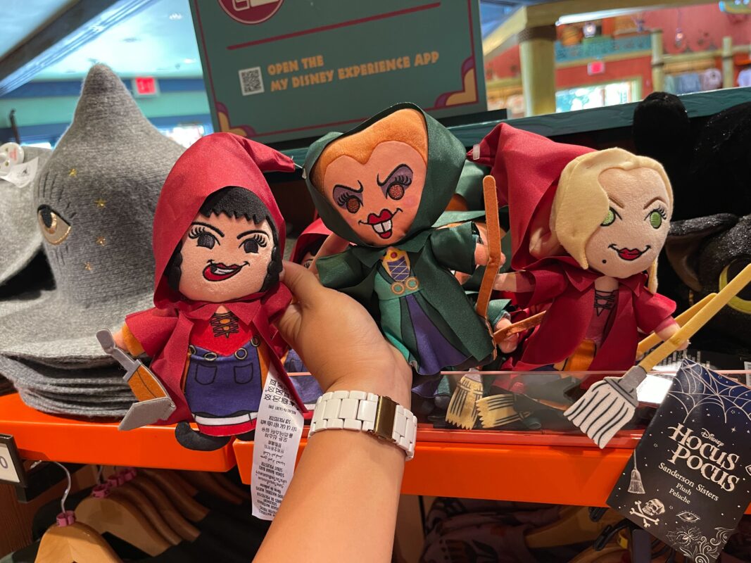 ぬいぐるみ  HocusCrow Hocus Pocus' Sanderson Sisters Plush, Hand Fan, & More Appears in