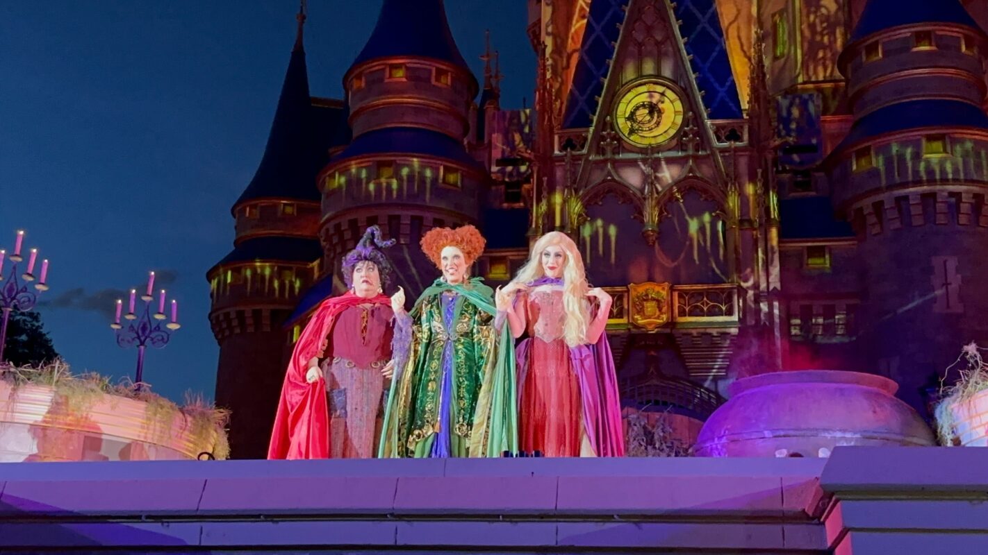 Sanderson Sisters in "Hocus Pocus Villain Spelltacular" 2023