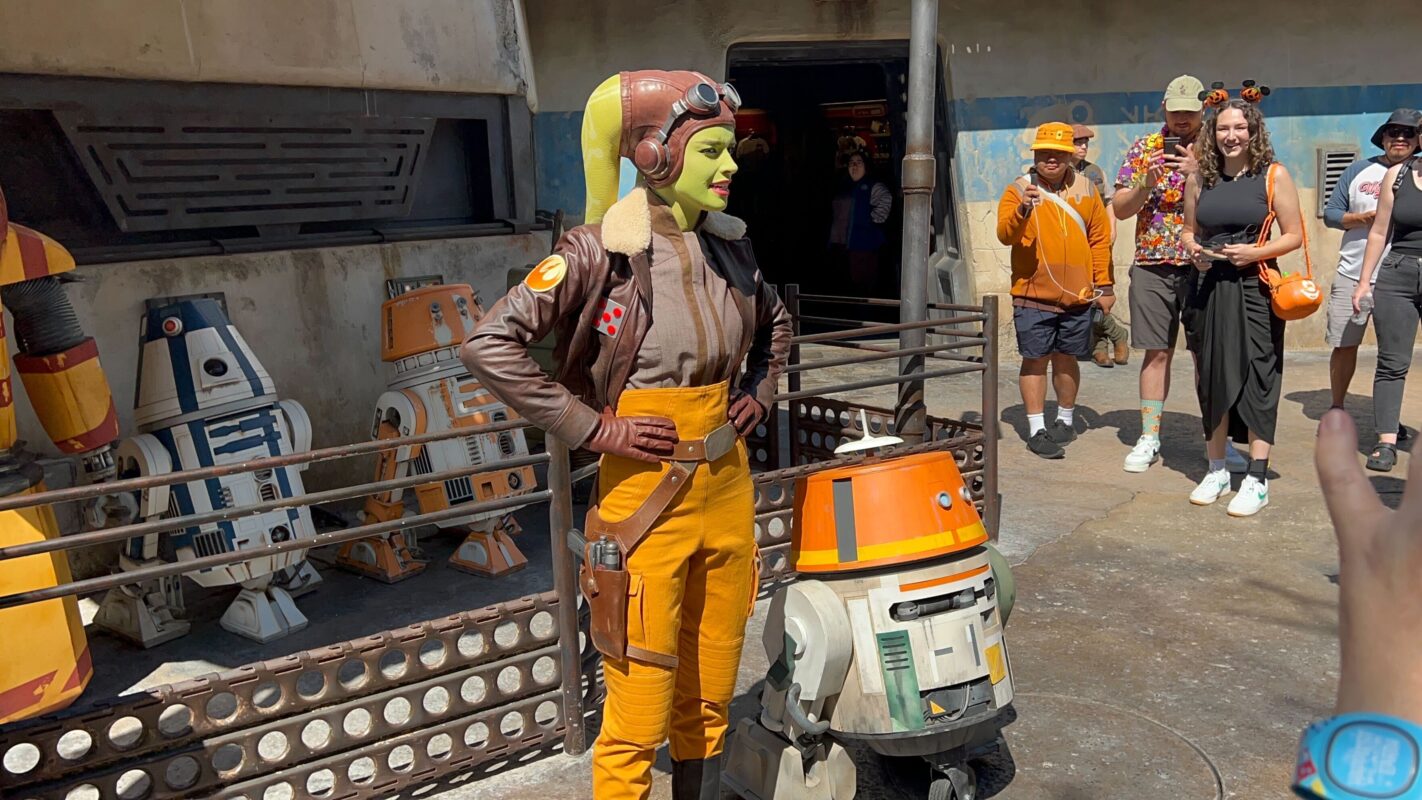 Hera Syndulla and Chopper in Star Wars: Galaxy's Edge