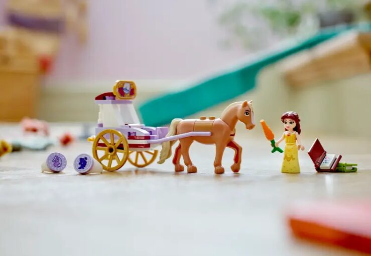 A look at the included items in the LEGO set, including a carriage and Philippe the horse, a LEGO Disney mini doll of Belle, and other accessories.