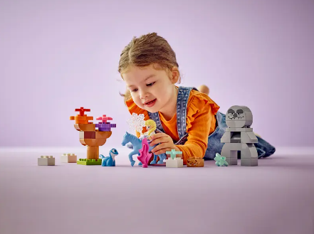 A child plays with the LEGO Duplo Elsa and Bruni in the Enchanted Forest set.