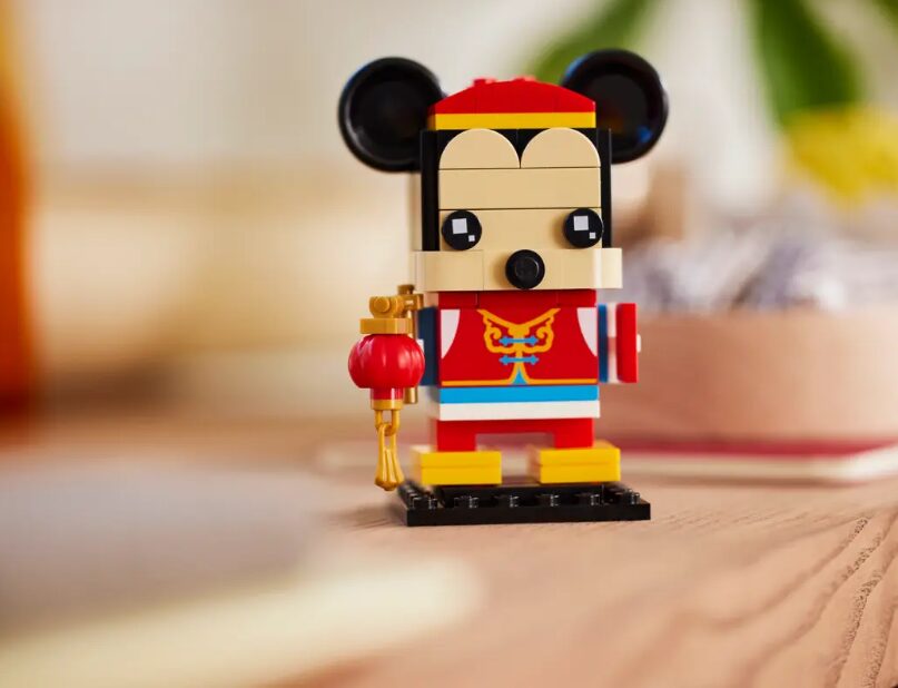 A close-up photo of the completed LEGO Brick Headz Spring Festival Mickey Mouse figure. He holds a red lantern.